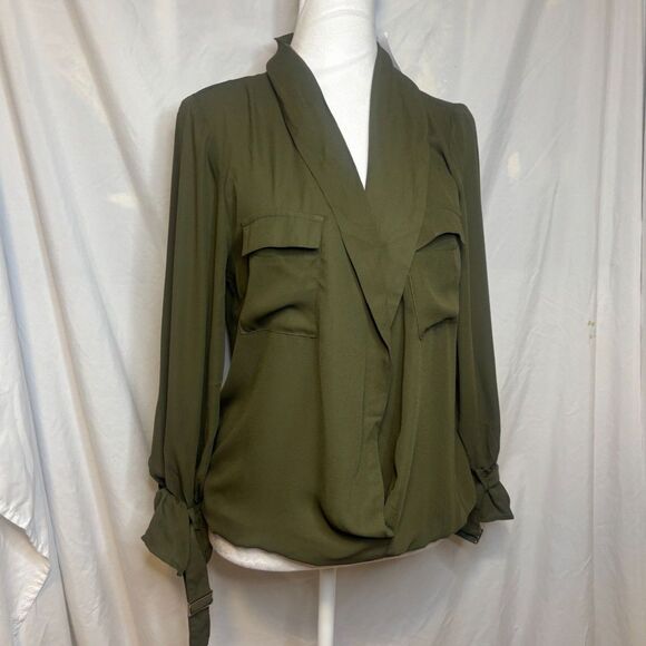 New York & Company Split Neck Green Double Pocket Blouse Long Sleeve Top NWT - Picture 3 of 8